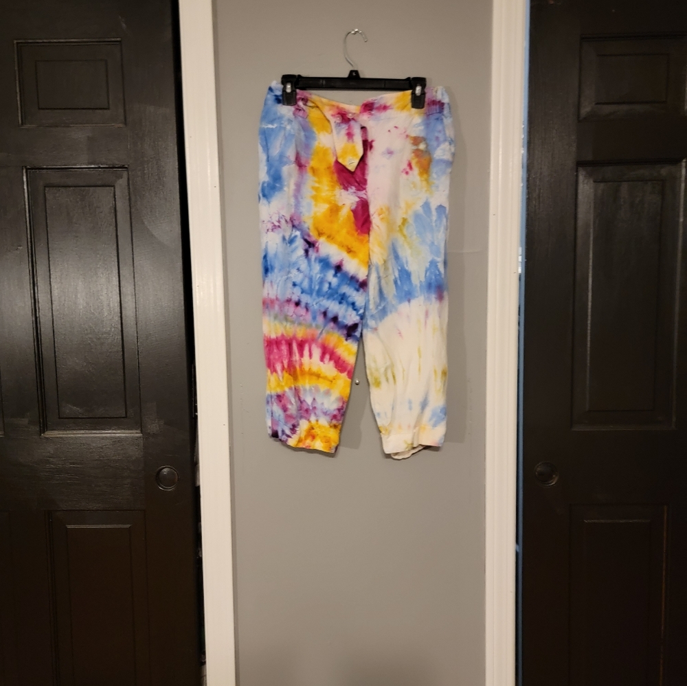 Larry Levine Tye Dye Lined Capri Pants Size 8